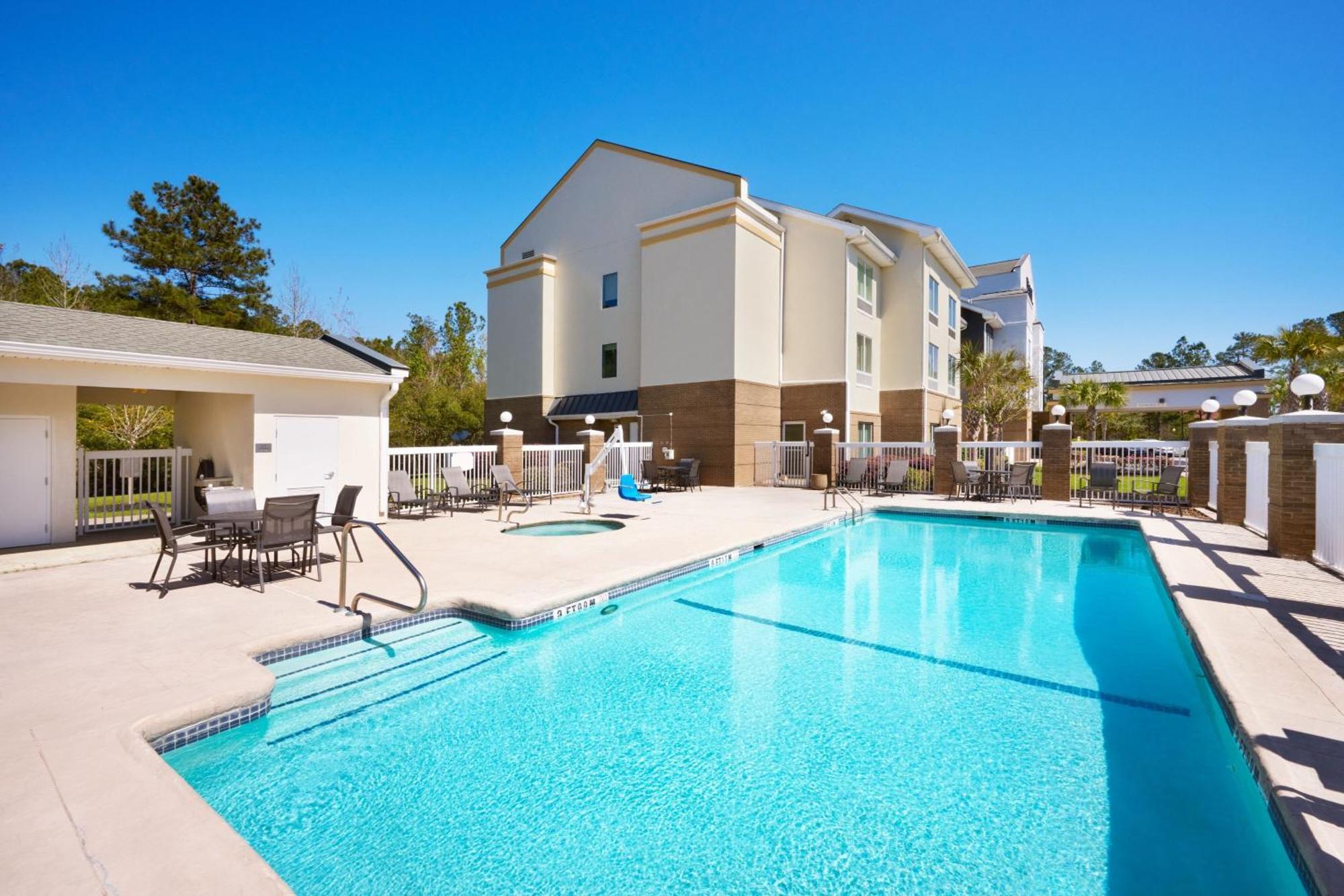 Fairfield Inn & Suites By Marriott Hinesville Fort Stewart Exterior photo