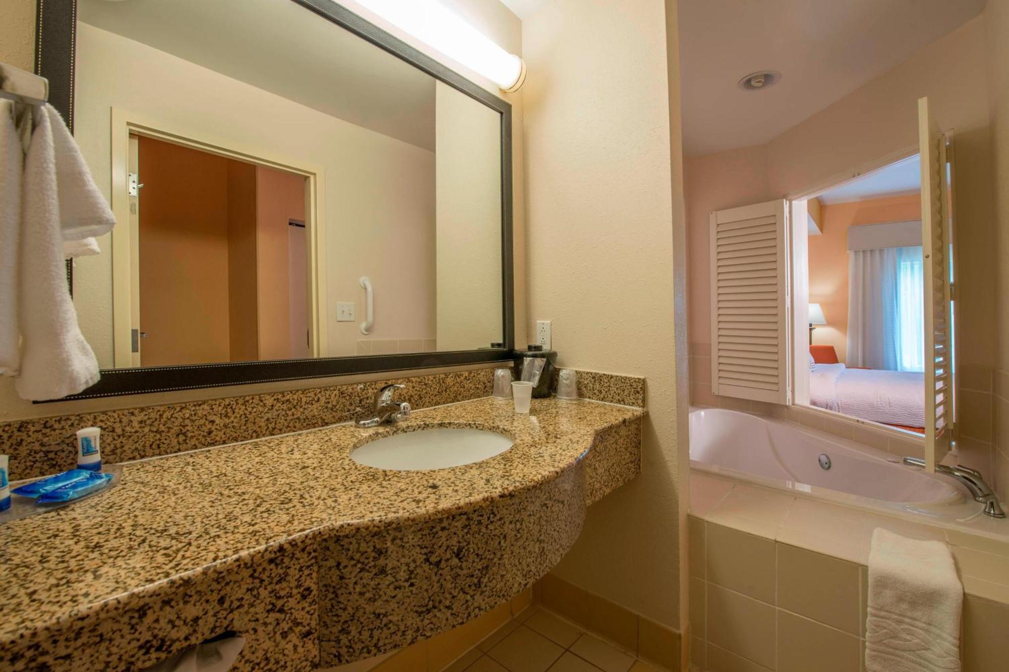 Fairfield Inn & Suites By Marriott Hinesville Fort Stewart Exterior photo